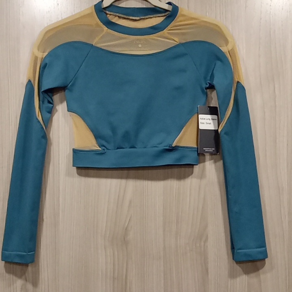 51. NWT NUX Activewear long sleeve top
